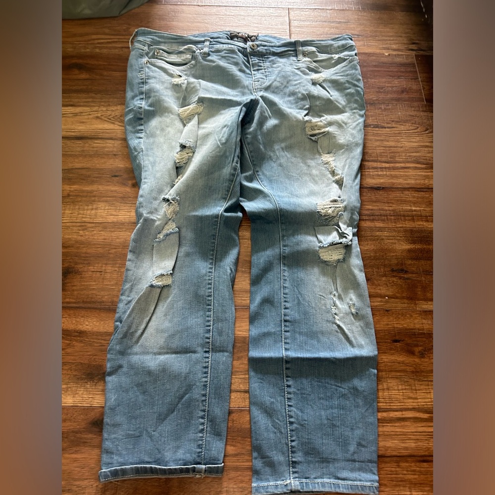 Torrid 20S distressed jeans